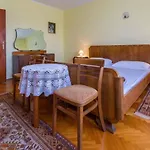 Three-bedroom In Xiii شقة