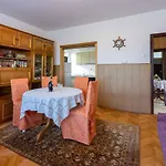 Three-bedroom In Xiii شقة