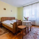 Three-bedroom In Xiii شقة *