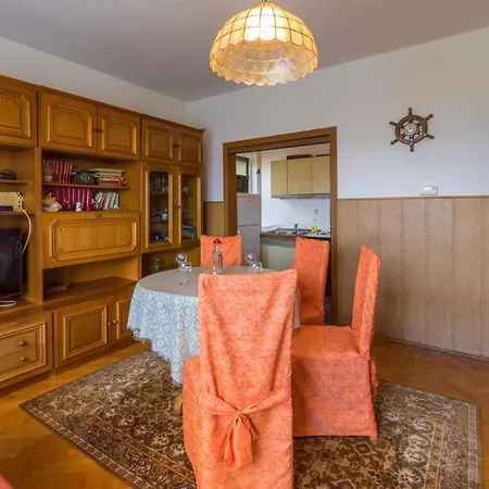 Apartmán Three-bedroom In Xiii