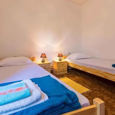 Three-bedroom In Xiii Apartmán