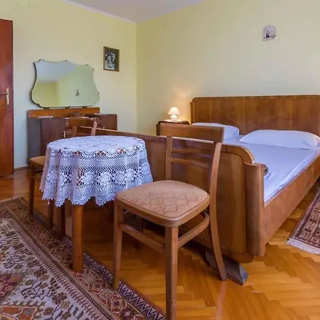 Three-bedroom In Xiii Apartmán