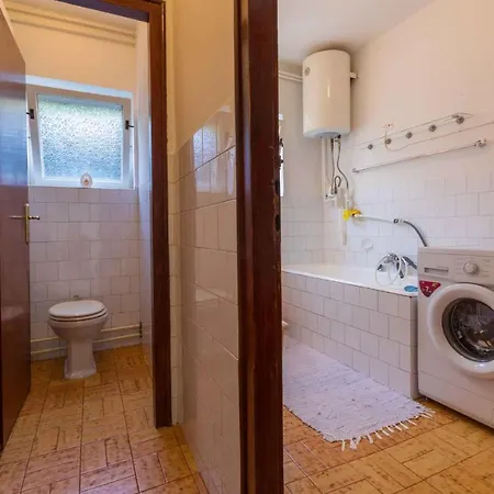 Apartmán Three-bedroom In Xiii