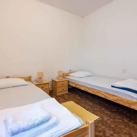 公寓 Three-bedroom In Xiii 茨里克韦尼察