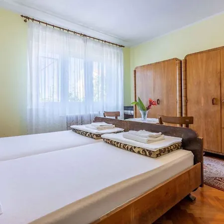 公寓 Three-bedroom In Xiii 茨里克韦尼察