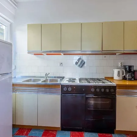 Three-bedroom In Xiii Apartmán *