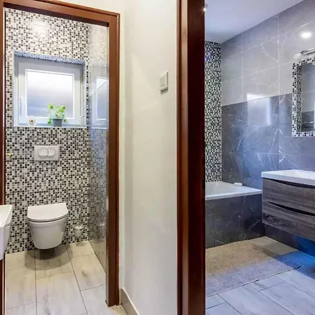Apartmán Three-bedroom In Xiii *