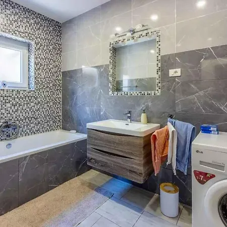 Three-bedroom In Xiii *