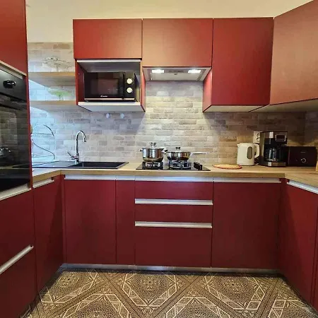 Three-bedroom In Xiii * 茨里克韦尼察