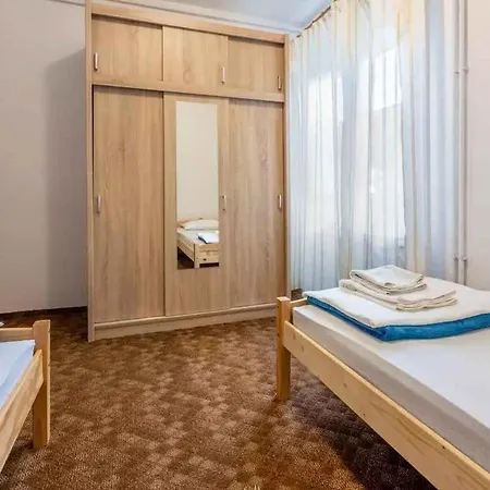 Three-bedroom In Xiii Apartmán