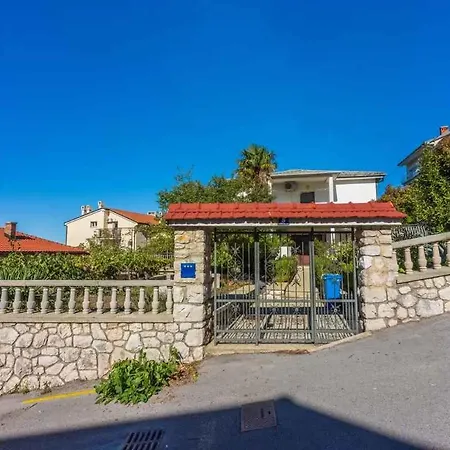 Three-bedroom In Xiii