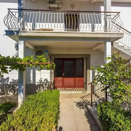 Three-bedroom In Xiii 公寓