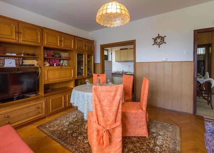 Apartmán Three-bedroom In Xiii