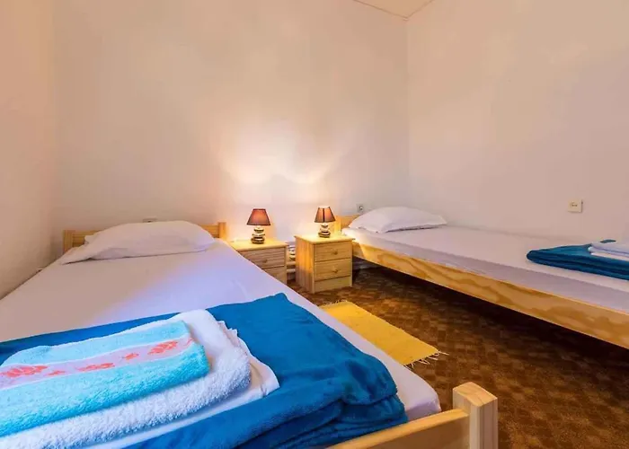 Three-bedroom In Xiii Apartmán