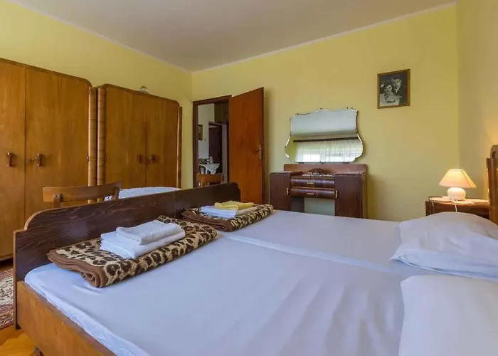 Three-bedroom In Xiii Apartmán *