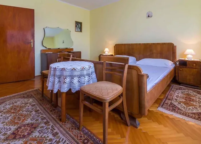 Three-bedroom In Xiii Apartmán