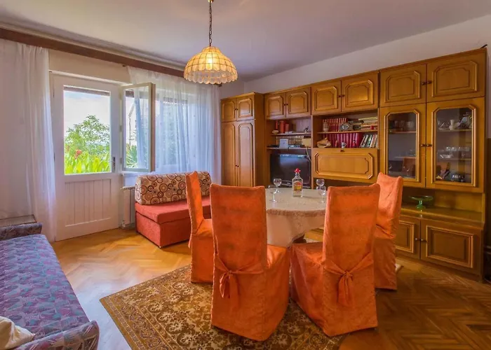 Apartmán Three-bedroom In Xiii *