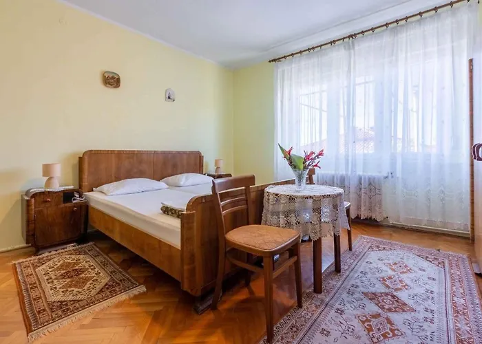 Apartmán Three-bedroom In Xiii *