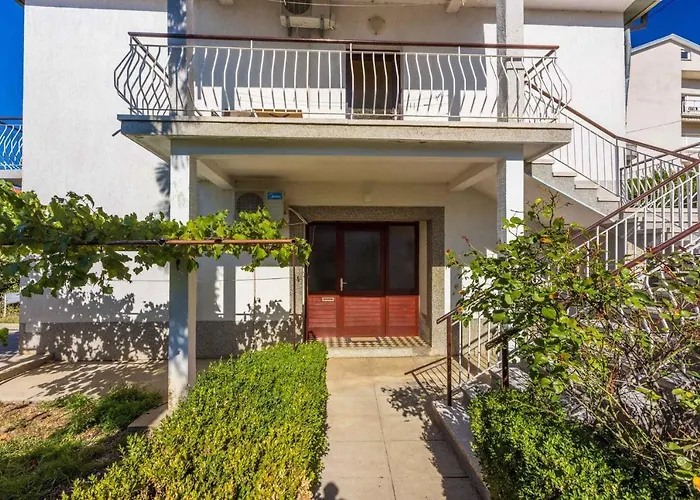 Three-bedroom In Xiii Apartmán