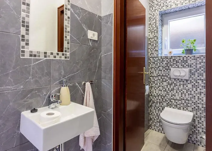 Three-bedroom In Xiii Apartmán
