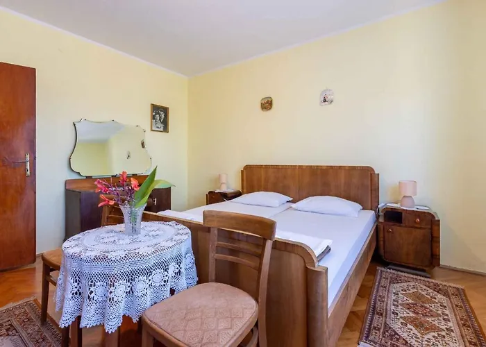 Apartmán Three-bedroom In Xiii