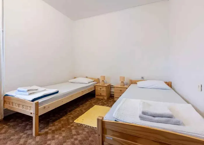 Three-bedroom In Xiii Apartmán