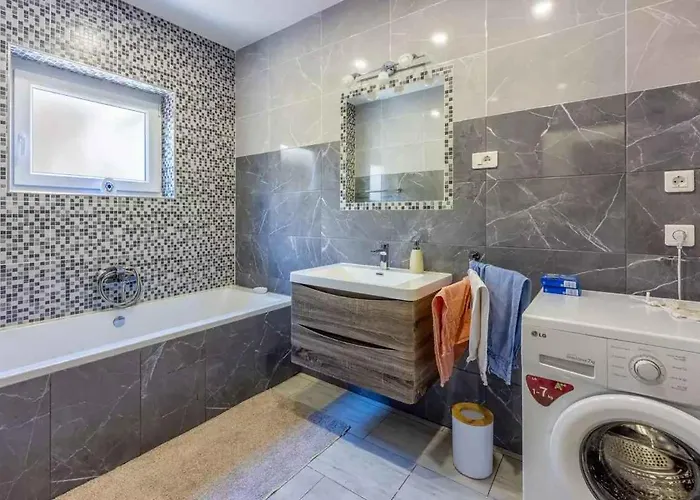 Three-bedroom In Xiii *
