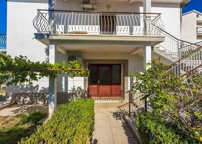 Three-bedroom In Xiii Apartmán